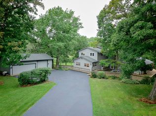 25122 W Cedarwood Ln, Ingleside, IL 60041