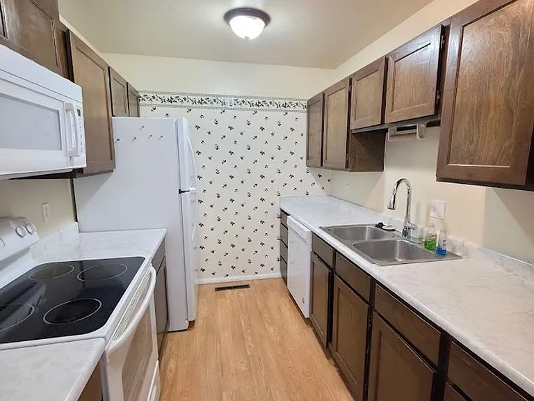 776 W Diagonal St #52 — Photo 8