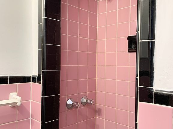 5th image of 317 W 29th St APT 5A