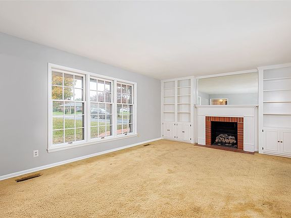 2nd image of 1327 Woodhurst St