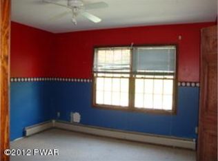 104 Cross Ln, Greentown, PA 18426