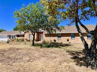 639 E Reindeer Rd, Lancaster, TX 75146