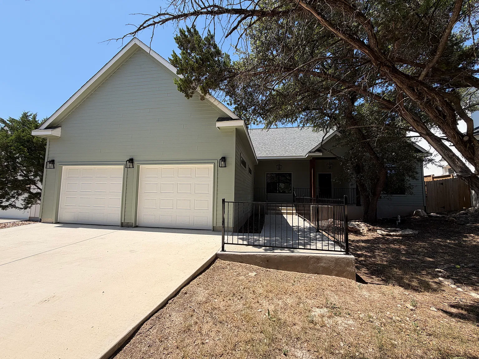 3 bed, 2135 sqft, $3,350 — Photo 1