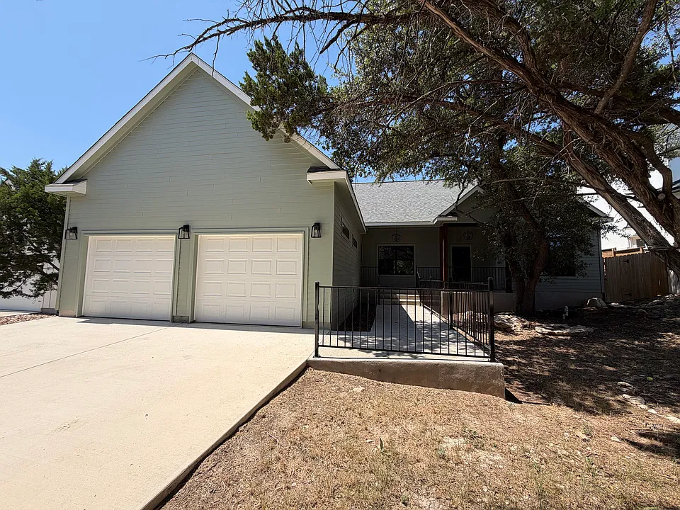 4 Senisa St