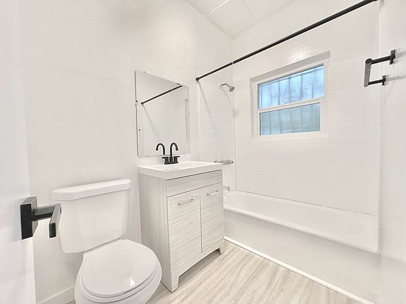 5th image of 1922 Montrose St #207