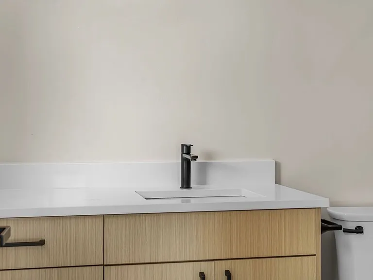 2548 SW Yew Ave #104 — Photo 8