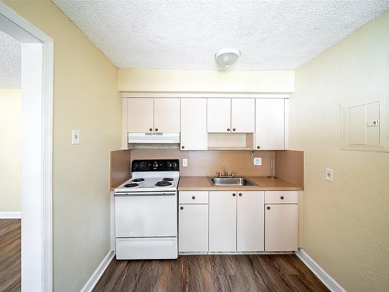 115 NE 4th St #3 — Photo 24