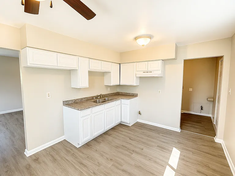 1133 N Tremont St — Photo 4