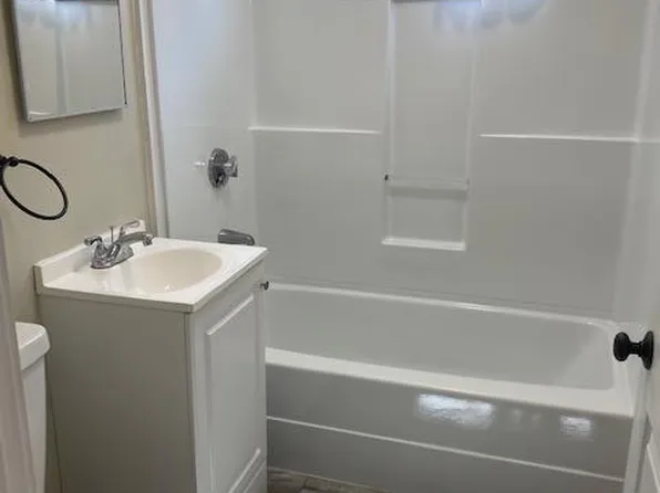 135 Whitman St APT 3, New Bedford, MA 02745
