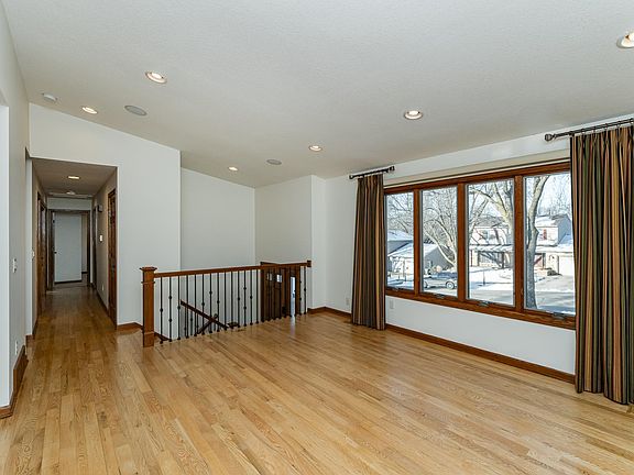 4th image of 1504 20th Ave NE