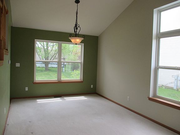 4th image of 532 Waterford Dr