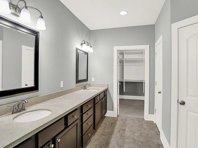 16893 Oak Manor Dr — Photo 32