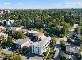 930 N Royal Ave SW #4, Calgary, AB T2T 0L5