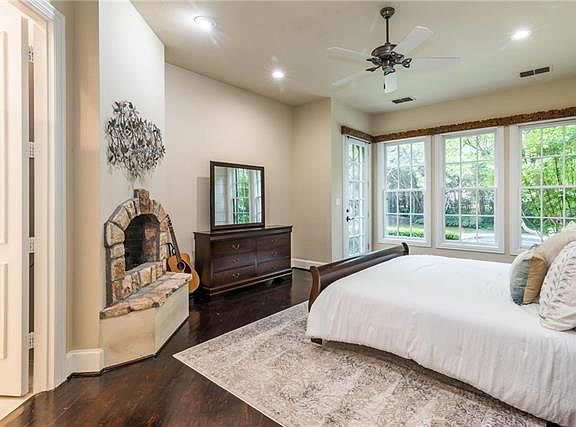 5th image of 301 Oakwood Trl