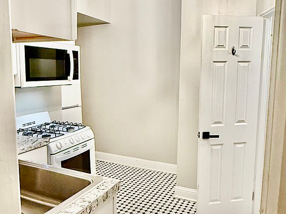 3rd image of 1631 Race St APT 1