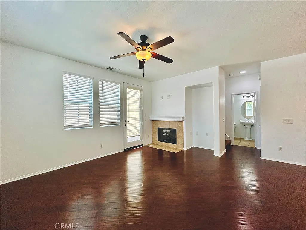 4 bed, 2.5 bath, 1714 sqft, $3,350 — Photo 4