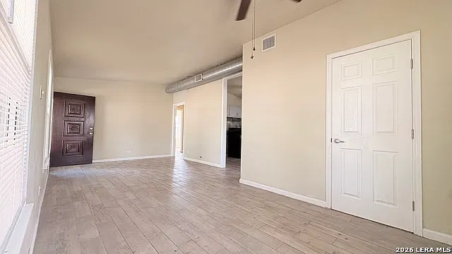 3 bed, 1.0 bath, 1018 sqft, $1,400 — Photo 4