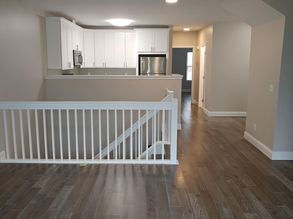 1st image of 2456 Woodward Ave #8/1