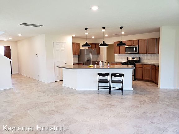 5th image of 2610 Cabin Cove Ln