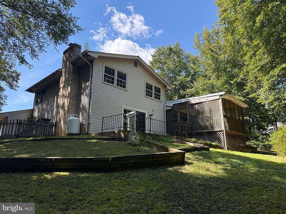2nd image of 4 Fairfield Cir