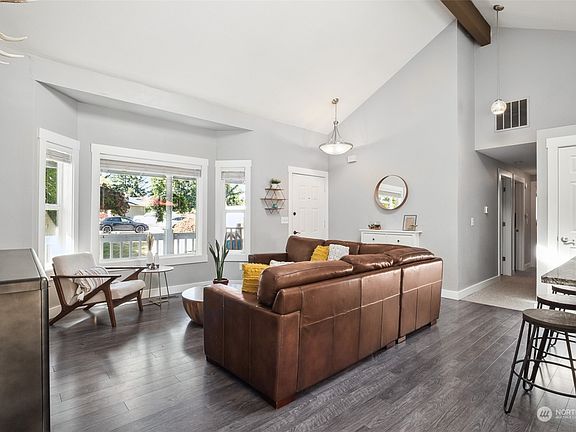 5th image of 8115 198th Avenue Ct E