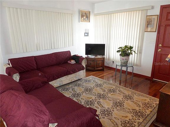 4th image of 708 53rd Ave W
