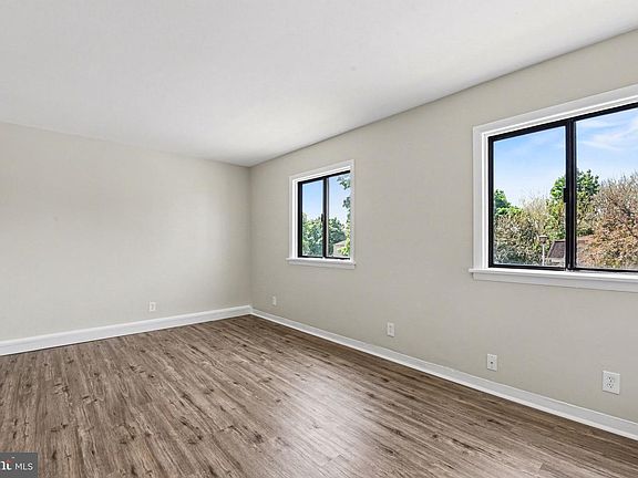 5th image of 533 Saint Marys Dr