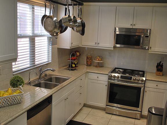 4th image of 8466 Weather Wood St