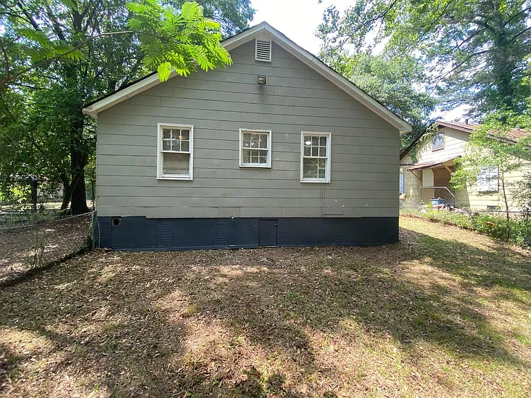 1206 Winston Rd — Photo 2