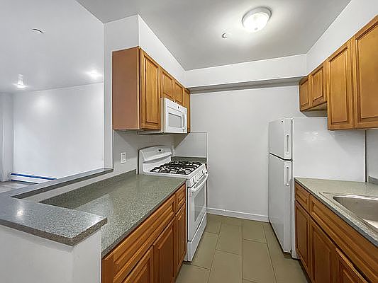 5th image of 150 W 111th St APT 3B