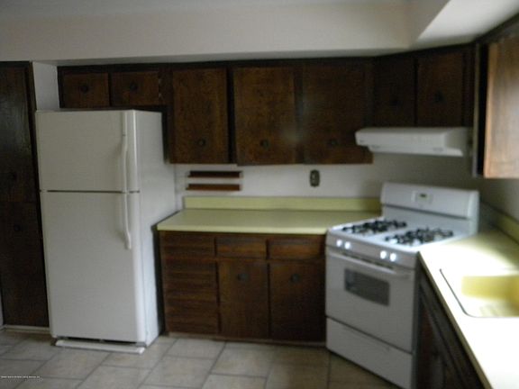 4th image of 409 Bartlett Ave