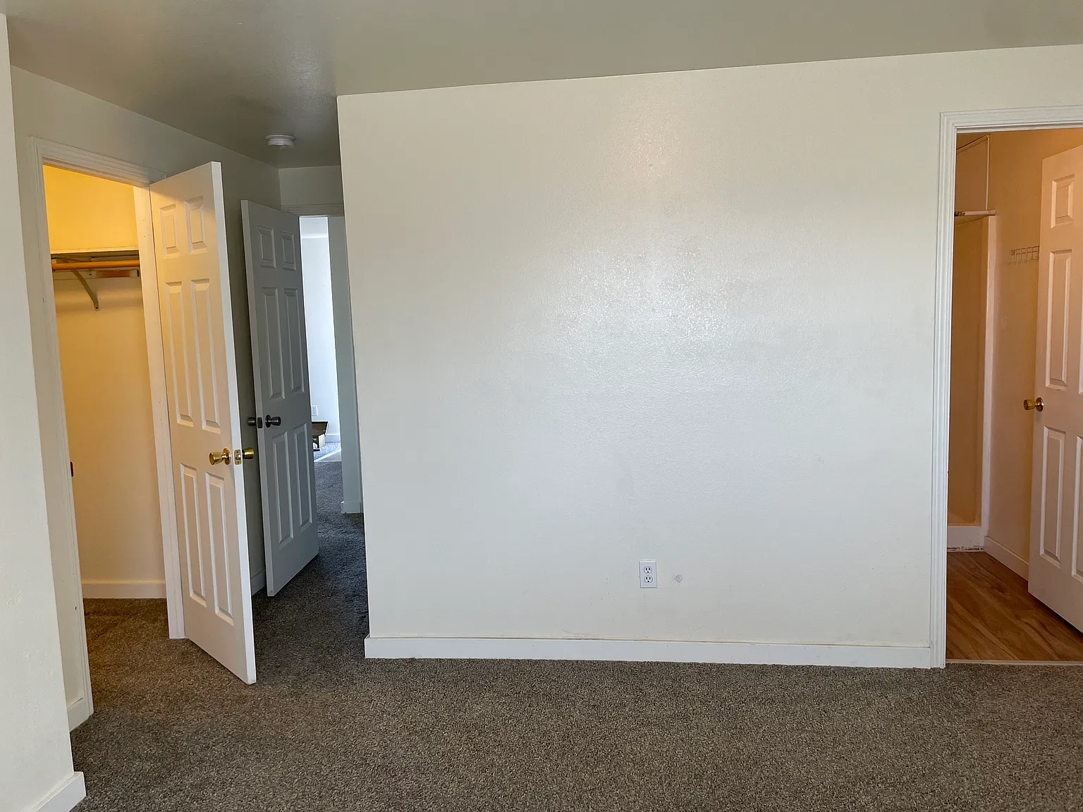2 bed, 1000 sqft, $1,200 — Photo 4