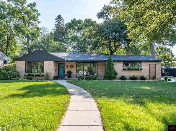 1129 W River Dr, Mankato, MN 56001
