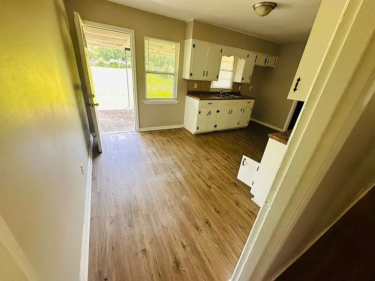 4259 Amherst Dr — Photo 4