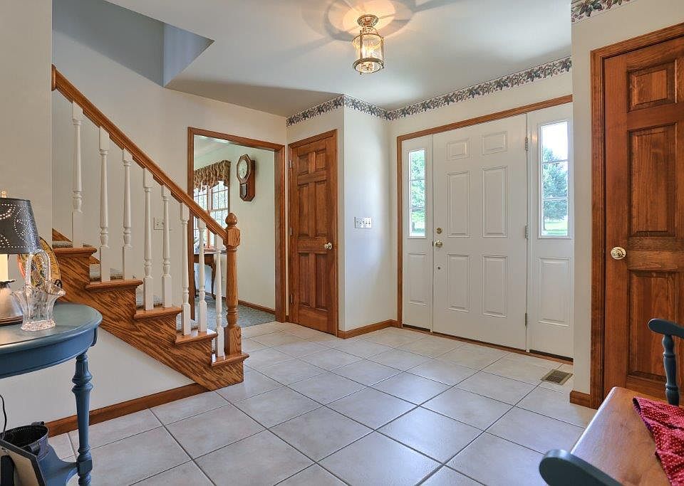 Tiled entree foyer