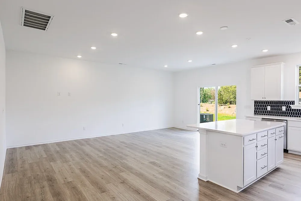 3 bed, 2.5 bath, 1900 sqft, $2,099 — Photo 4