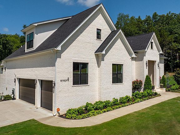 3rd image of 8 Rae Valley Dr