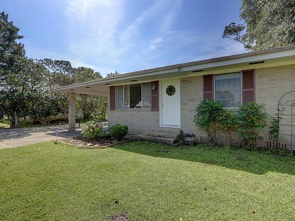 3rd image of 1809 Cole Dr