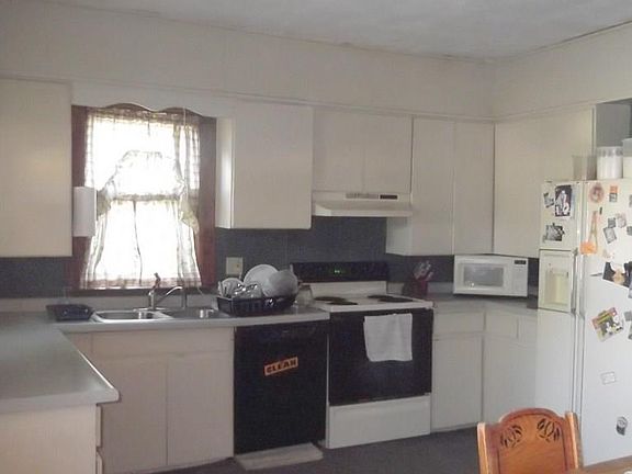 5th image of 702 W Montgomery St
