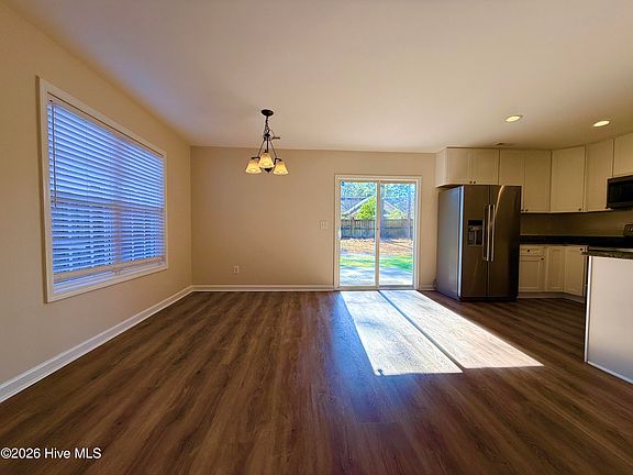 5th image of 1025 Winterberry Circle