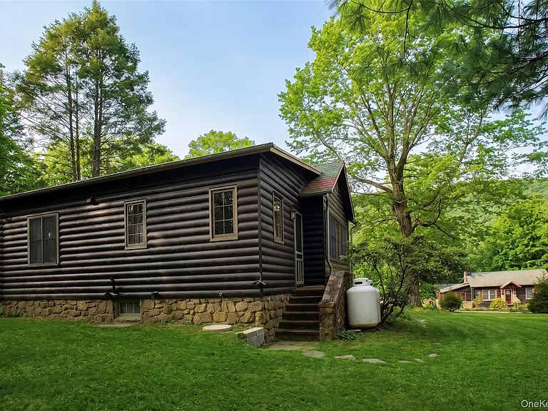 11 Locust Dr — Photo 19