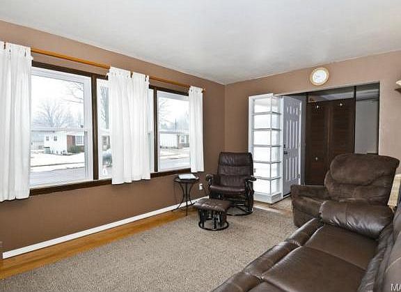 5th image of 215 Bon Aire Dr