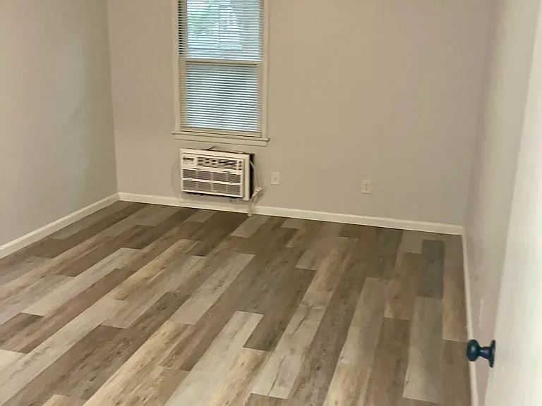 Laclede Forest Apartments — Photo 11