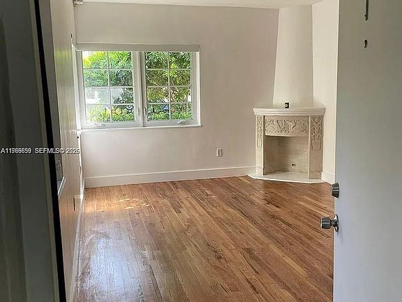 5th image of 727 14th Pl APT 1