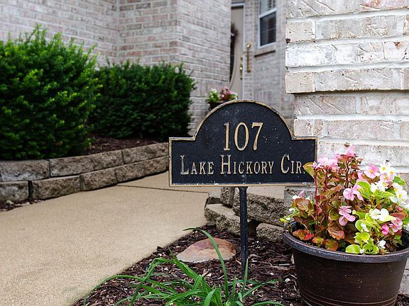 3rd image of 107 Lake Hickory Cir