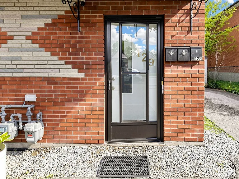 129 Melrose St — Photo 2