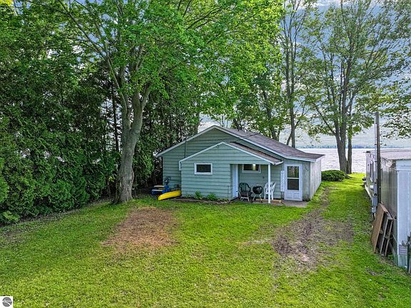 3rd image of 657 E Lake Mitchell Dr