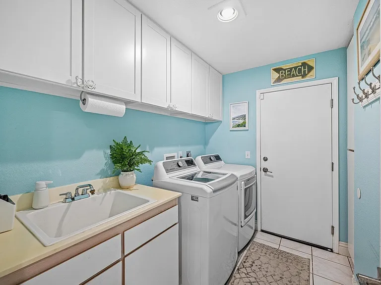 623 Dorinda Dr — Photo 5