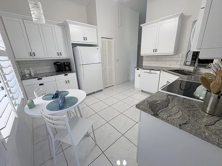 1352 Monarch Cir — Photo 9