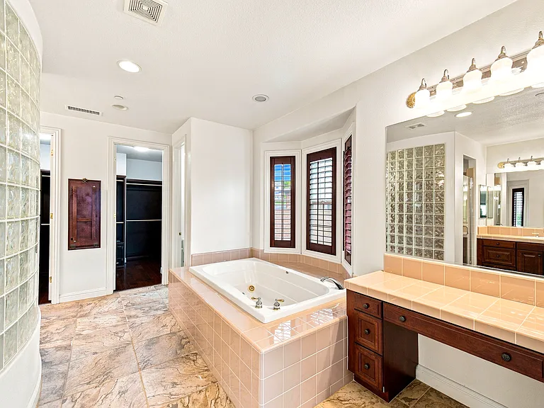 4963 Lone Acres Ct — Photo 12